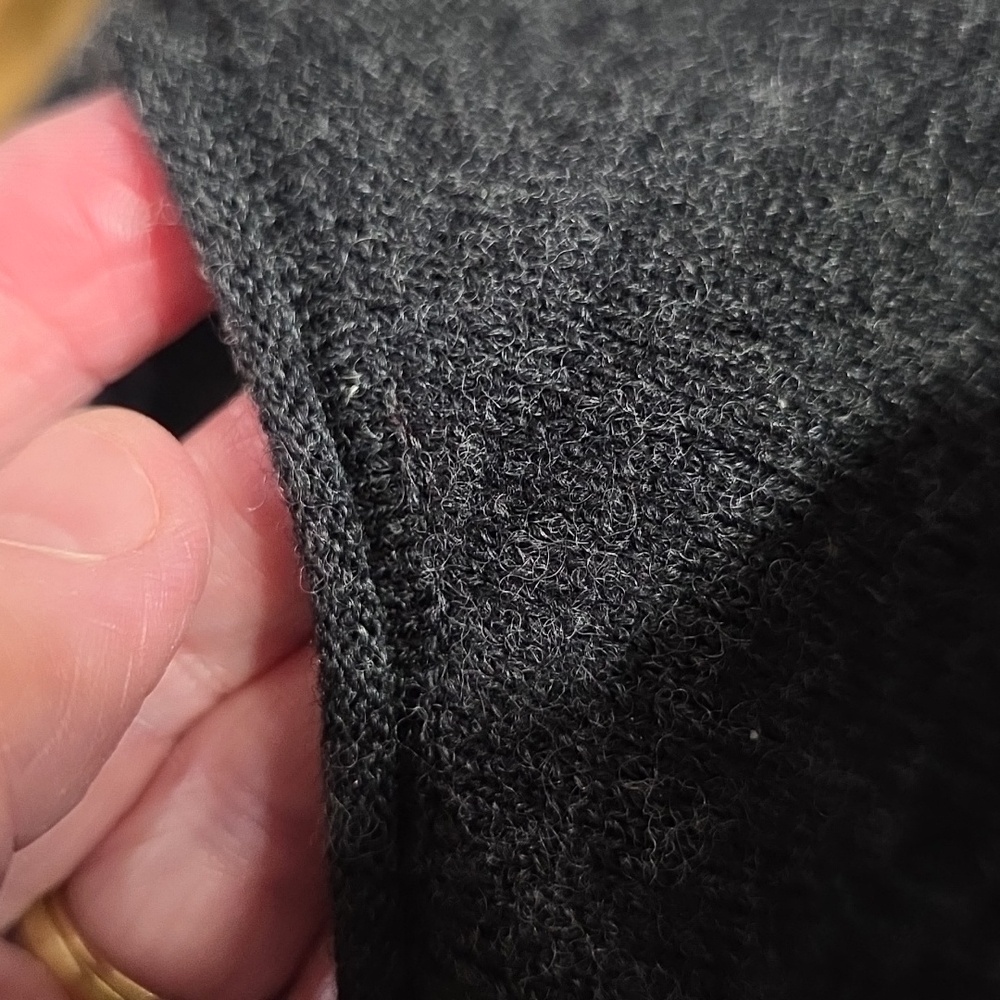 NWT Susan Bristol Womens 100% Merino Wool Sweater Black Rolled Hems Cozy Sz M - Picture 8 of 11